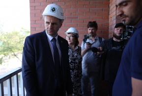 Дмитрий Демешин: к апрелю 2025 года будет разработана новая программа по переселению из аварийного жилья